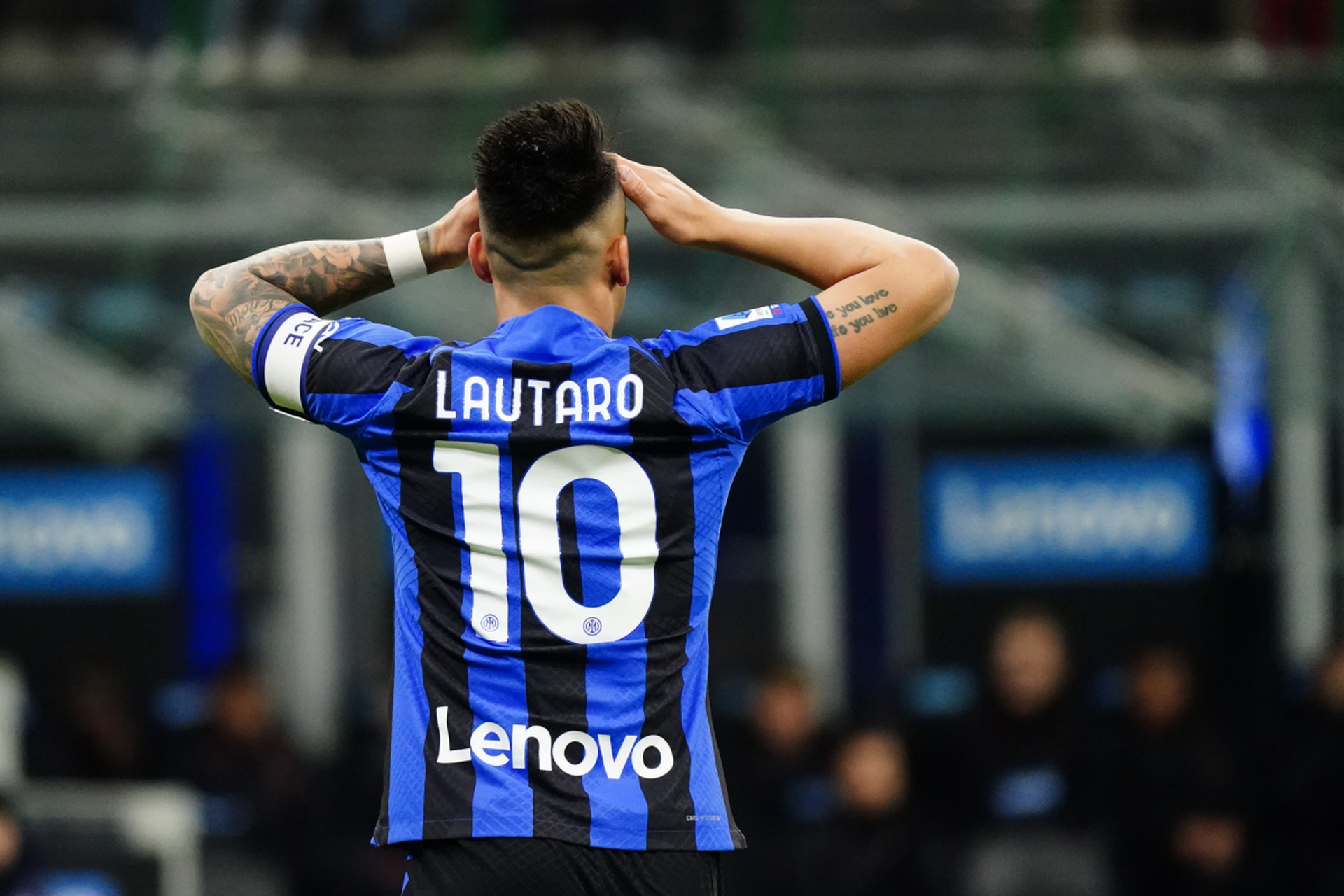 更是对黄子 更是对黄子