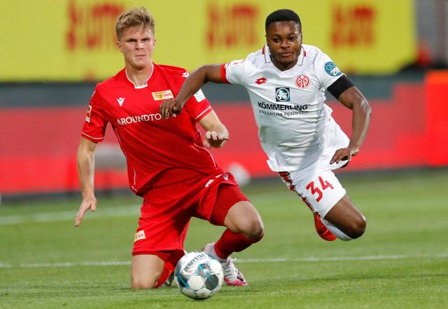 承担球队的 承担球队的