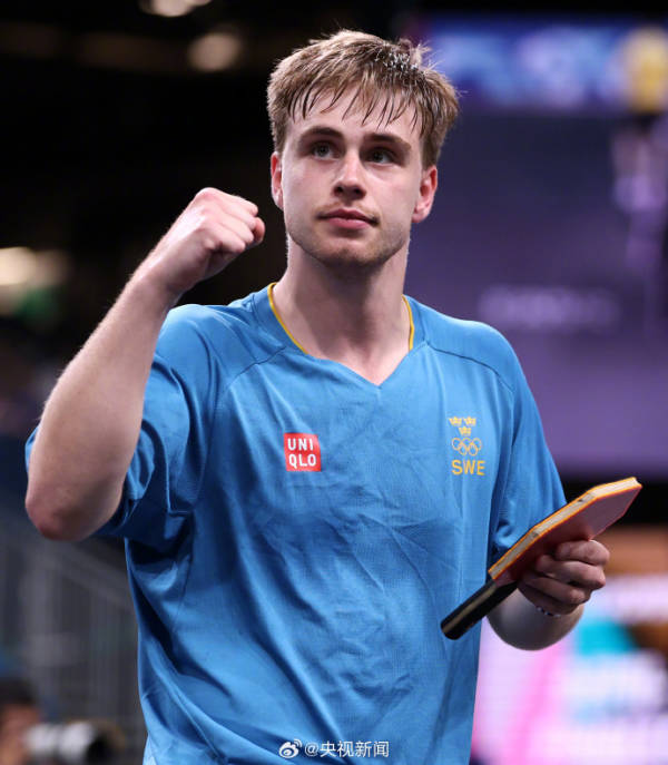 更是对她多 更是对她多